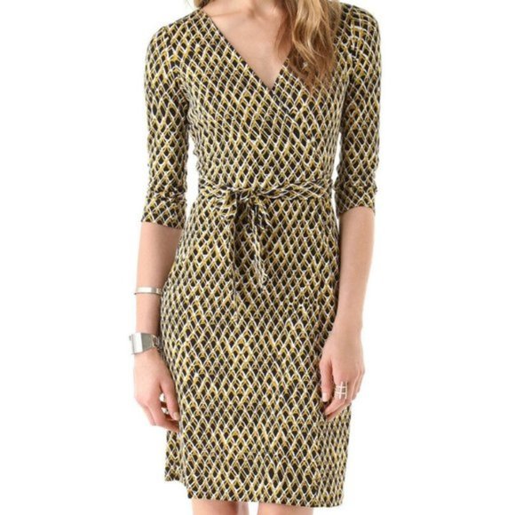 Diane Von Furstenberg Dresses & Skirts - Diane Von Furstenberg Silk 3/4 Sleeve Wrap Dress